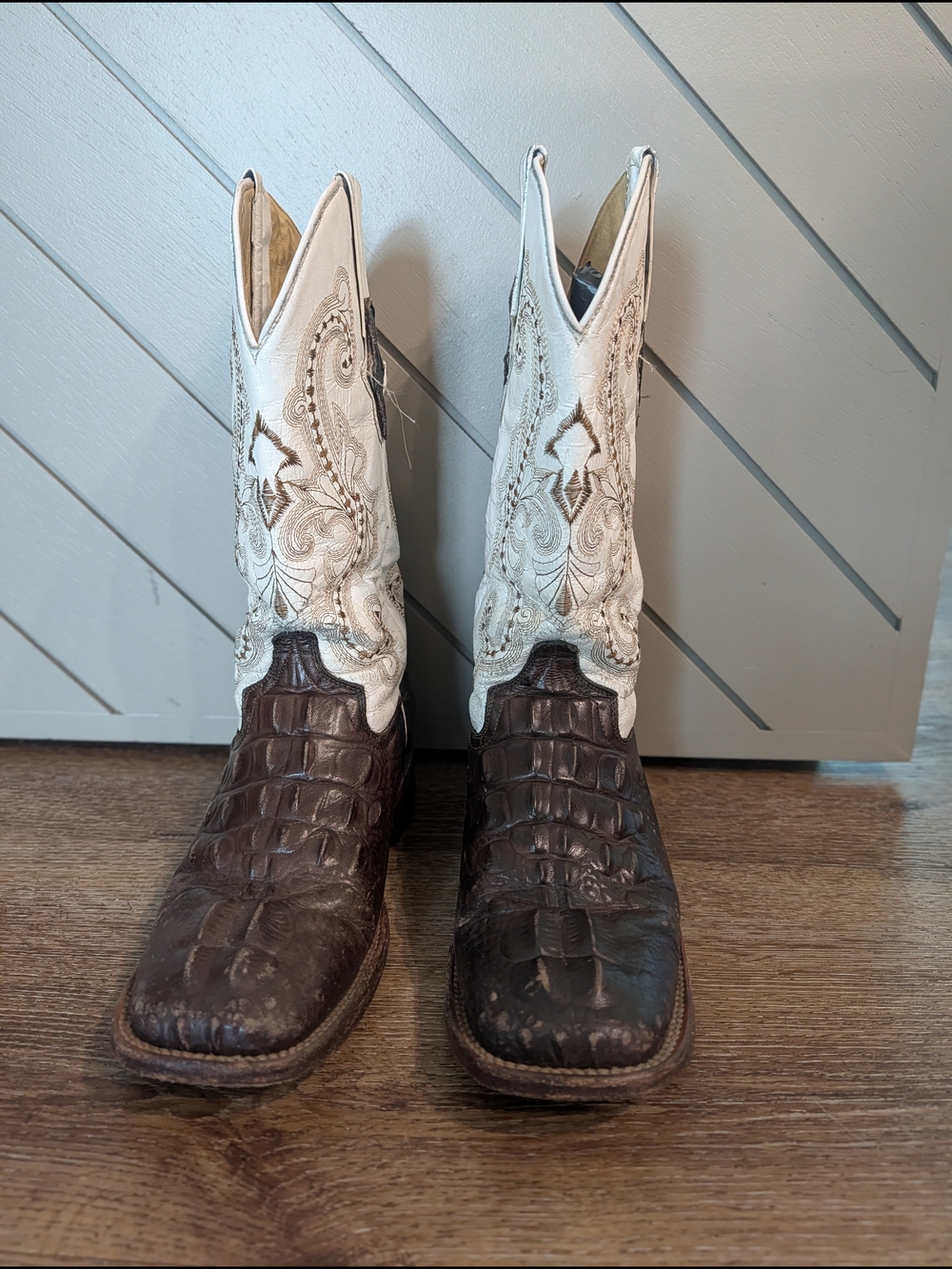 Ferrini White Embroidered Shaft & Brown Croc-Texture Lace-Up Boots